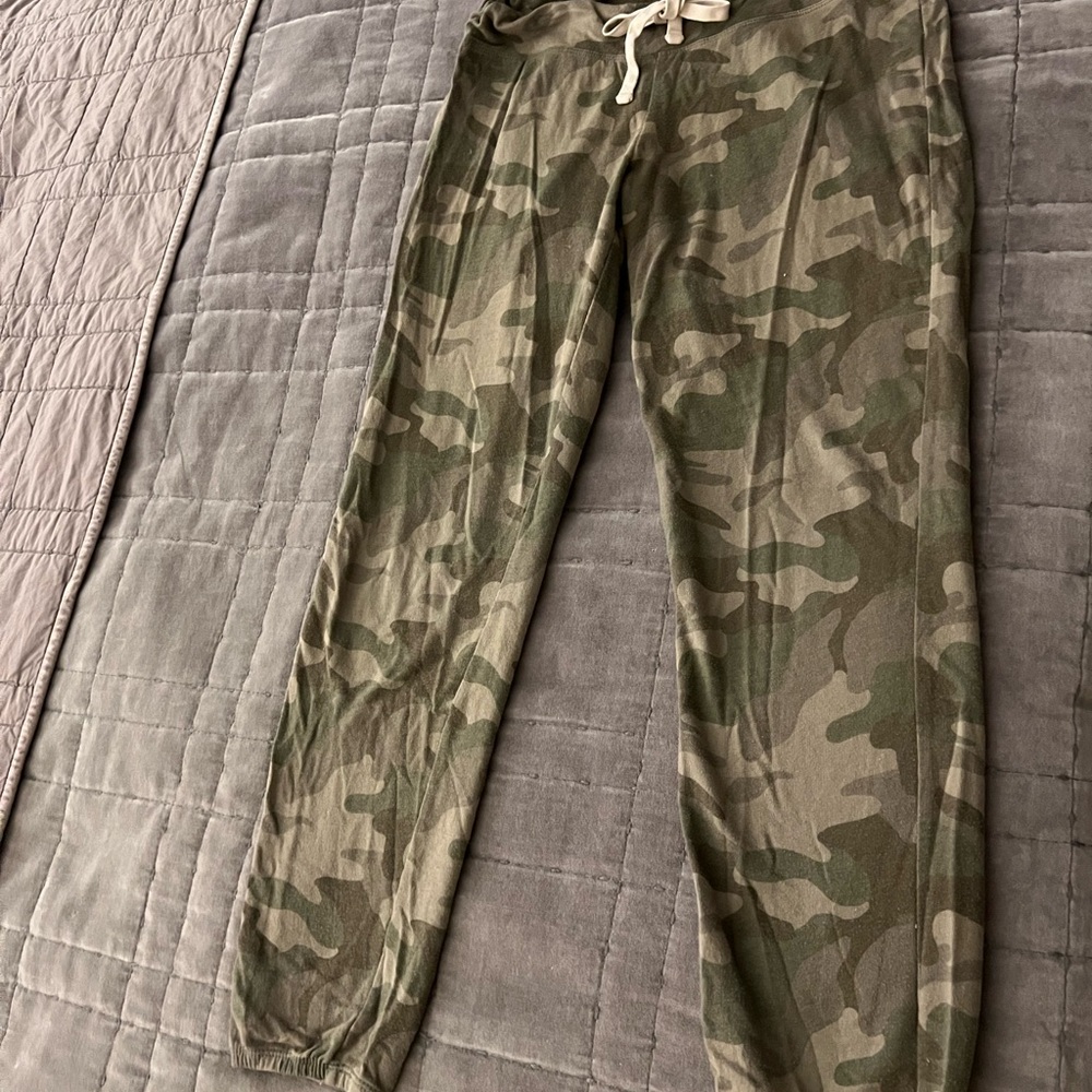 Womens Abercrombie & Fitch Camouflage Joggers